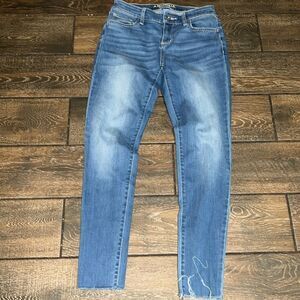 ARIZONA JEAN CO. Stretch skinny jeans. Size 3 light blue.